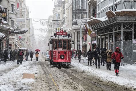 Does it snow in Istanbul during Christmas?