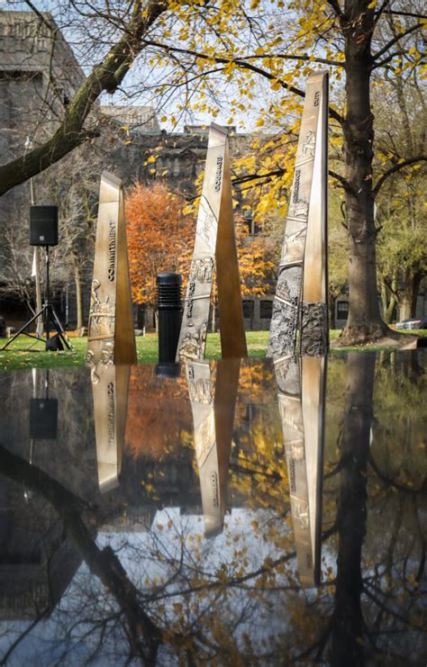 Maybe you would like to learn more about one of these? Un nouveau monument aux héros canadiens de la guerre en ...