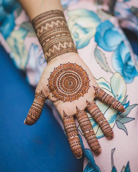 Simple Bridal Mehendi Designs For The Minimalistic Brides Hands The
