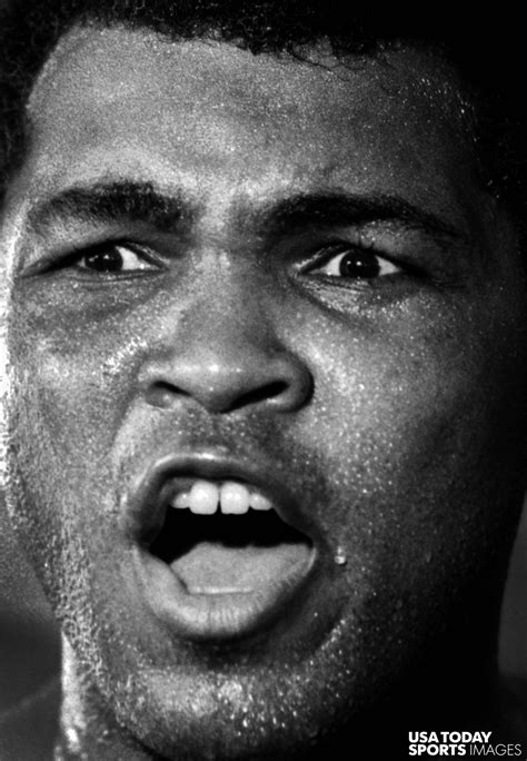 23 Iconic Pictures Of Muhammad Ali For The Win
