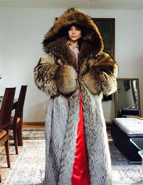 Pin By Elmo Vicavary On Fur 27 Fur Coats Women Fox Coat Fur