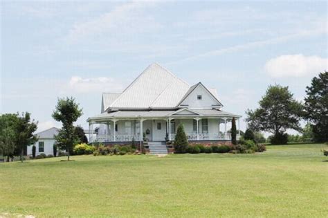 Wadley Alabama Farmhouse On 48 Acres Old Houses Old Houses For Sale