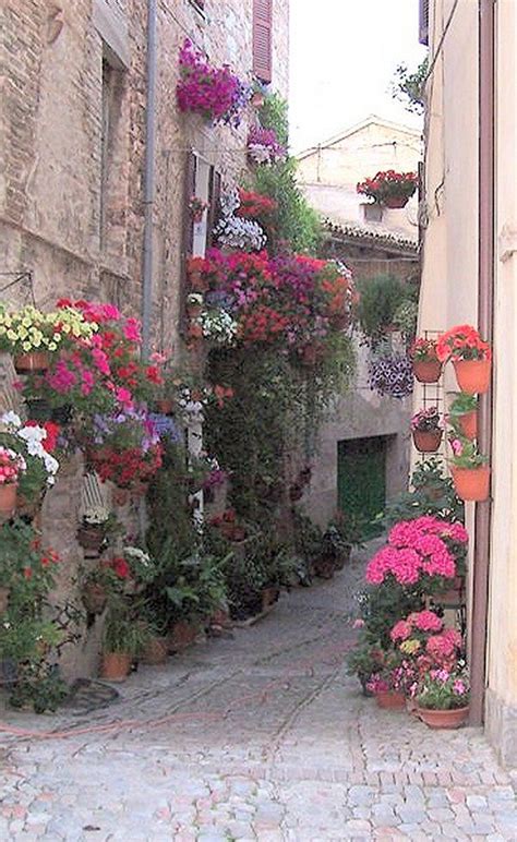 A Colourful Corner In Spello Umbria Italy Umbria Pink Houses