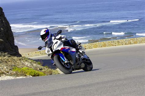 Added to this is the constant balance between reason and unreasonableness. First pictures of S1000RR in race team colours