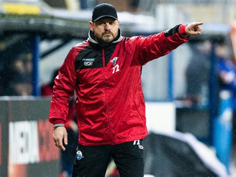En mai 2015, steffen prend sur le banc de berliner ak 07 en tant qu'entraîneur. Nach Abstieg: Baumgart bleibt Trainer in Paderborn