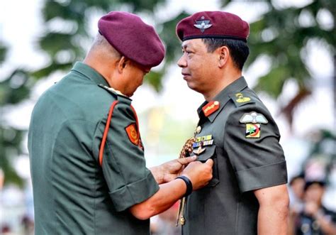 The brigade of the malaysian army operating in the border area between thailand and malaysia. News - RBLF COMMANDER HONOURED WITH MAROON BERET,...