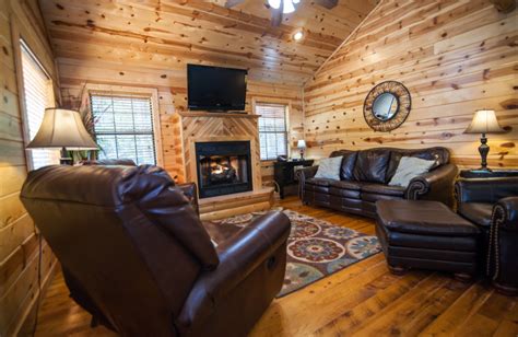At walkabout ridge cabins' kiamichi mountain cabins, our guests enjoy the quiet and seclusion of an array of scenic cabin rental options, each providing a suite of amenities and an amazing view of the mountains. Kiamichi Cabins (Broken Bow, OK) - Resort Reviews ...