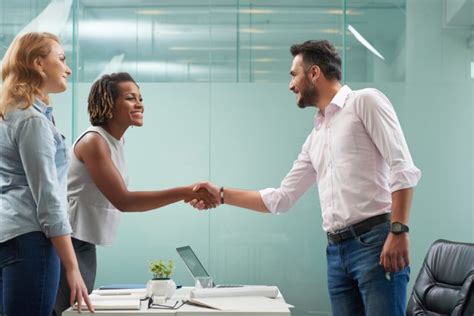 How To Impress Your Clients In 1st Meeting