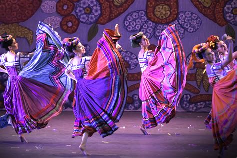 Ballet Folklórico De México De Amalia Hernández 70 Años Así Te