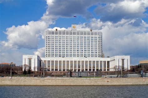 The building serves as the primary office of the government of russia and is the official workplace of the russian prime minister. Stadtansichten von Moskau