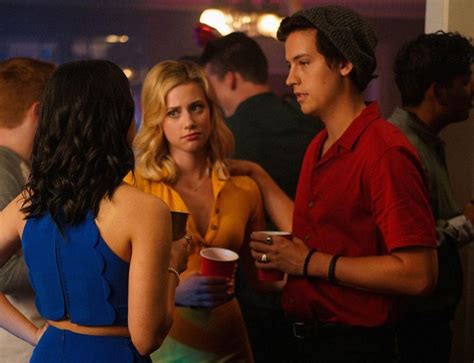 Riverdale volta às aulas e pegação no episódio x trailer e fotos Minha Série