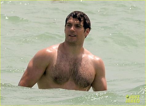 henry cavill bares his buff superman body at the beach photo 3745485 henry cavill shirtless