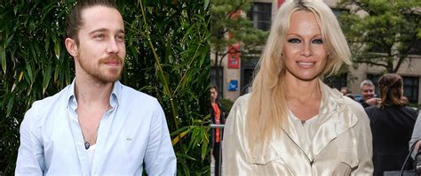 Julien doré a fait son grand retour sur le devant de la scène le samedi 5 juin 2021 sur le plateau de l'émission la chanson de l'année diffusée sur tf1. Julien Doré et Pamela Anderson, un couple improbable sur ...
