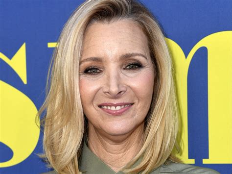 lisa kudrow starved herself ‘sick while on ‘friends canoe
