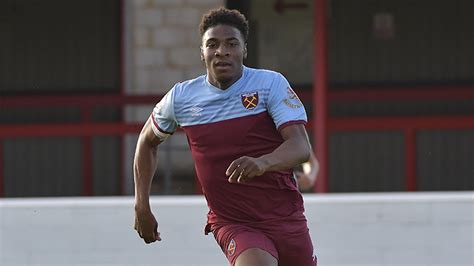 Oladapo Afolayan Joins Mansfield Town On Loan Until January West Ham United Fc