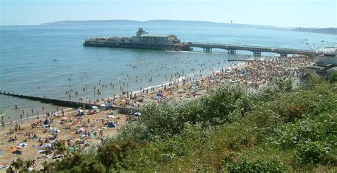 Bournemouth beach is divided into zones to make it safe and accessible for everyone. ATP-toernooi van Bournemouth - Wikiwand
