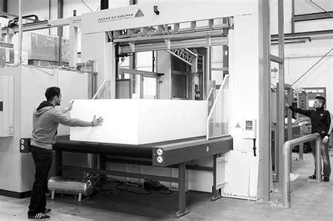 Wir sind ein familienunternehmen seit 60 jahren und produzieren qualitativ hochwertige matratzen unter verwendung verschiedenster materialien und neuester verarbeitungstechniken. 6PLUS1 - Deutsche Kaltschaum-Matratzen in excellenter Qualität