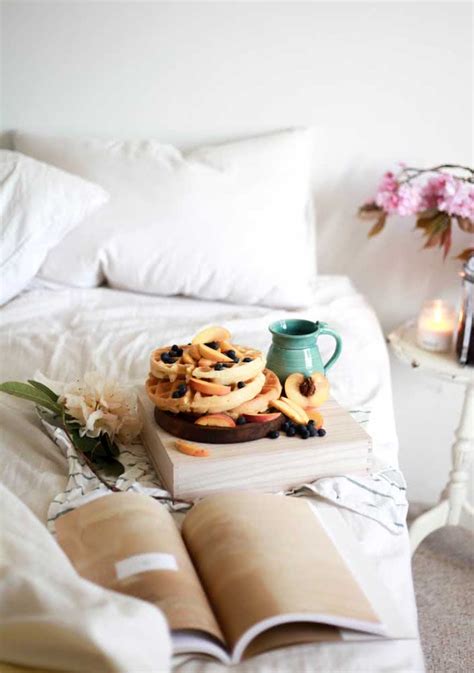 How To Arrange The Most Romantic Breakfast In Bed