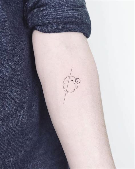 This geometric tattoo of a skull is a small geometric tattoo. 30 Minimalist Geometric Tattoos by Laura Martinez | Page 2 ...