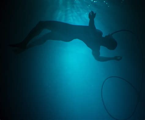Everything you need to know about man with my face, the sixth episode of the season one of netflix's altered carbon. Anthony Mackie Is a Military Android in "Outside the Wire"
