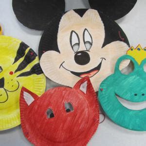 Kostenlos, individuell anpassbar und rechtssicher! Karnevals-Bastelei: Phantasievolle Masken aus Papptellern