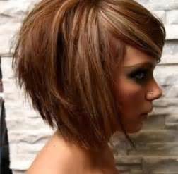 Voici quelques photos coupe courte femme visage rectangulaire pour vous aider à vous imaginer avec une autre coiffure. Carré plongeant visage rond