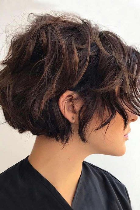 All the hairspo for your next big chop. Kapsel halflang krullend haar 2020