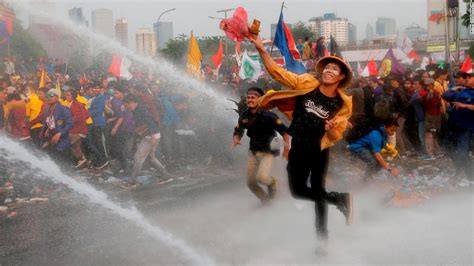 Indonesia Protests Police Fire Tear Gas As Demonstraters Oppose Controversial Draft Penal Code