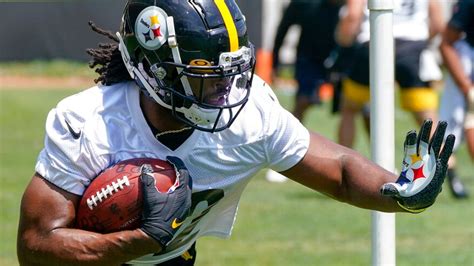 Steelers' Najee Harris takes one for the team; runner now fully 