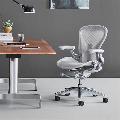 The evolution of an ergonomic revolution. Herman Miller Aeron Chair Remastered | Bureaustoel ...