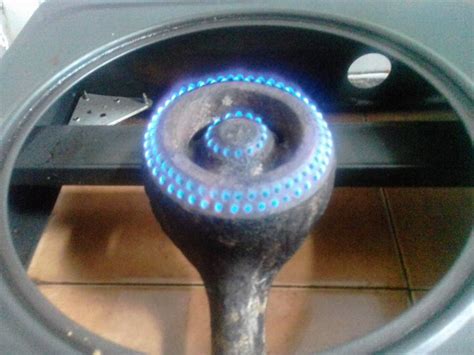 Bagi menyambung dan menyalurkan gas dari tong gas ke dapur gas, peralatan ini diperlukan. Ini Tips Mudah Servis Dapur Gas Agar Berfungsi & Tampak ...