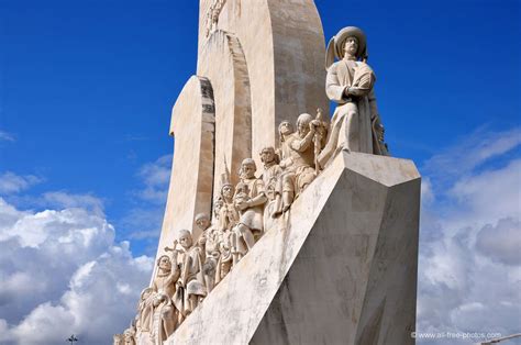 Acompanhantes de pessoas com deficiência. Photo: Padrão dos Descobrimentos - Lisbonne - Portugal