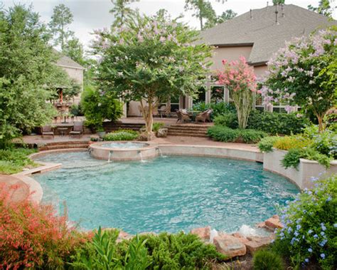 As backyards increasingly continue to be seen as an extension of the house, more homeowners are investing in professional landscapers to. Backyard Pool Landscaping Ideas | Houzz