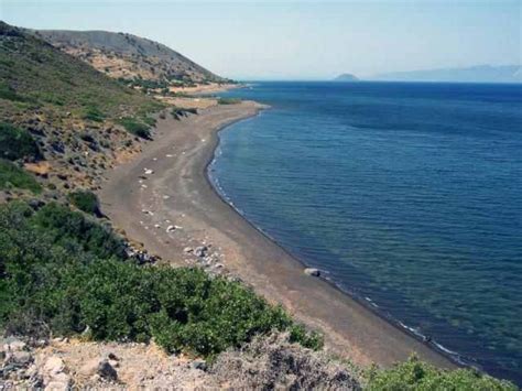Η χερσόνησος των μεθάνων προσφέρει μία ποικιλία από παραλίες με φυσικό κάλλος και καταγάλανα κρυστάλλινα νερά. Λυές