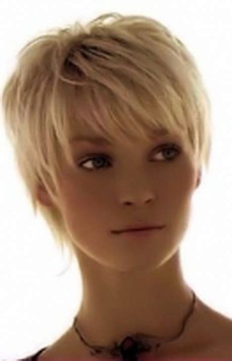 Hey guys, today i'm doing 3 really fast and simple hairstyles for fine hair! Hairstyles easy care