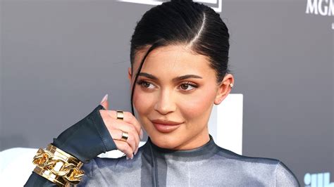 Kylie Jenners Monochromatic Eye Makeup Is A Vibe Teen Vogue