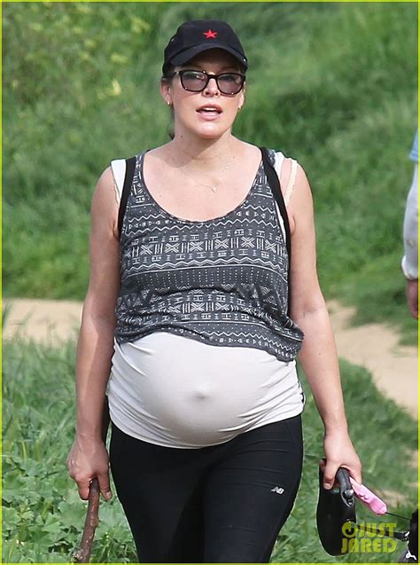 Pregnant Milla Jovovich Enjoys Week Full Of Hikes Before Birth Photo 3324753 Milla Jovovich
