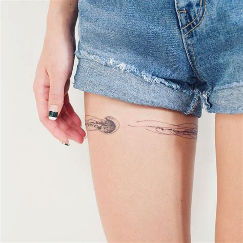 Are there any spicy thigh tattoos for girls? Jellyfish tattoo around the right thigh | Jellyfish tattoo ...