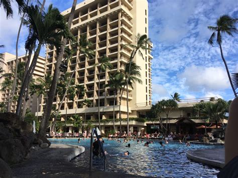 pool hilton hawaiian village waikiki beach resort waikiki beach holidaycheck hawaii usa
