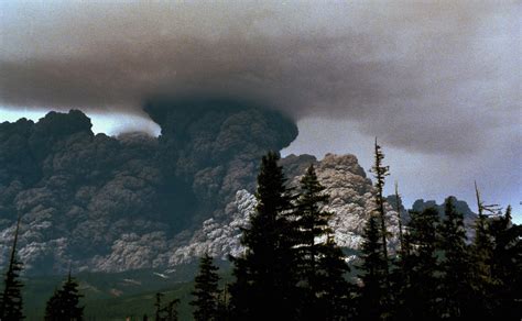 A Review Of The Mount St Helens Massive Eruption The Largest