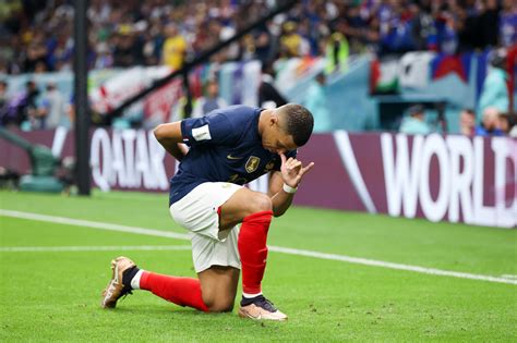 world cup 2022 blues knees on the floor head down where does kylian mbappé s celebration