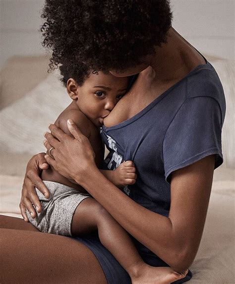 Gap Is Applauded For Photograph Of A Breastfeeding Mother Daily Mail