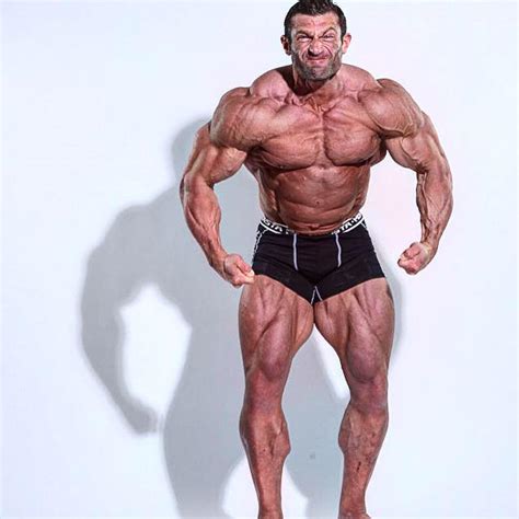 There are some slight hints that this is fake if he was a powerlifter then i'd say fair enough. Andy Haman fan