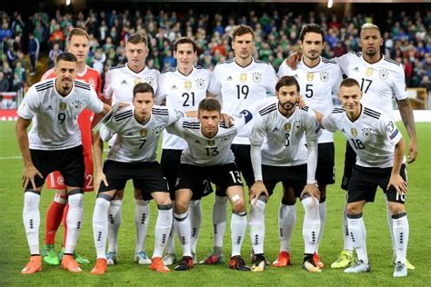 Polo foot allemagne blanc 20/21. Comme les Bleus, l'Allemagne s'appuie sur un vivier de ...
