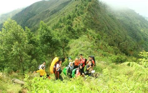 Catatan Pendakian Puncak Gunung Prau Via Dwarawati Dieng