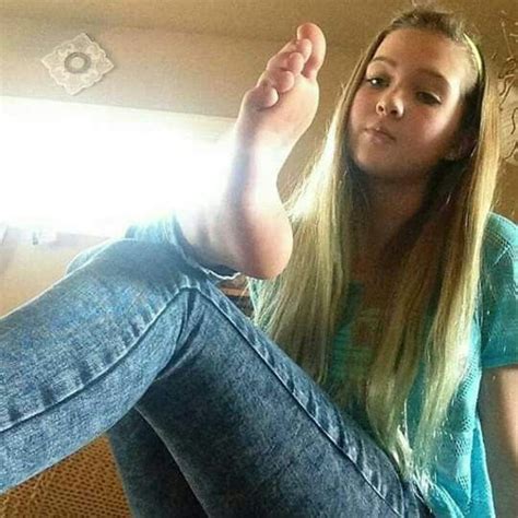 Foot Worship Outdoor Shade Foot Fetish Girl Tattoos Instagram Levi Jeans Toes Feet Soles