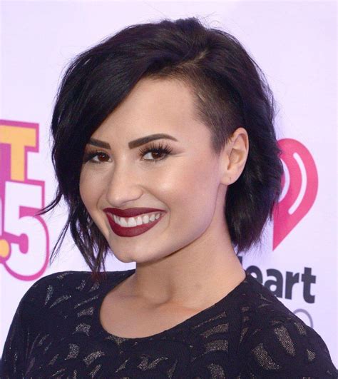 Demi lovato sure knows how to demi hair styling demi lovato hairstylestry. Demi Lovato's Short Haircuts and Hairstyles - 30+