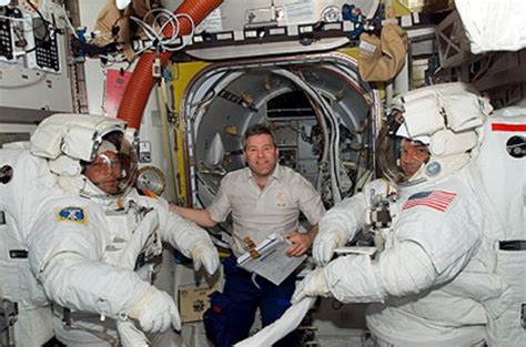 Seconda Attività Extraveicolare Per Gli Astronauti Di Atlantis Italy