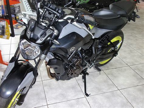 Refined front and rear suspension. Umgebautes Motorrad Yamaha MT-07 von Zweiradcenter Steyr e ...
