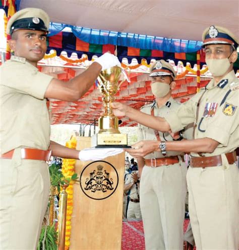 Dgp Asks Police Personnel To Develop Helping Attitude Along With Efficiency Star Of Mysore